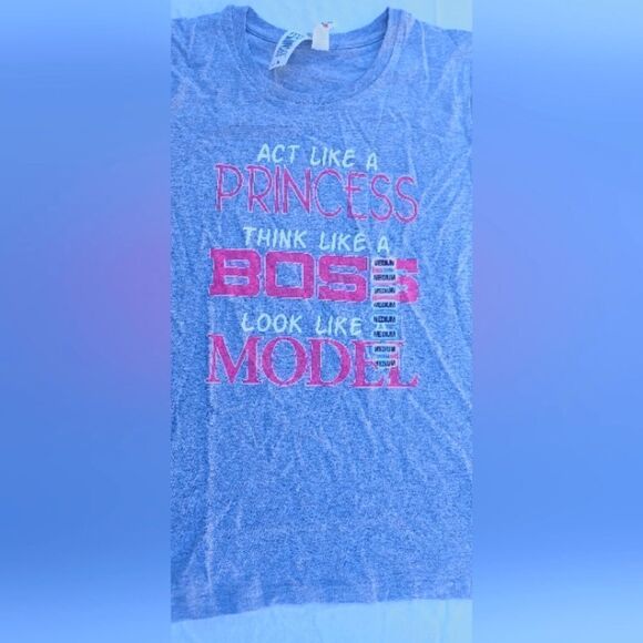 NWT Grafic Tee   - Picture 1 of 5